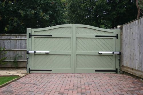 Automatic driveway gates built for secure, elegant entrances